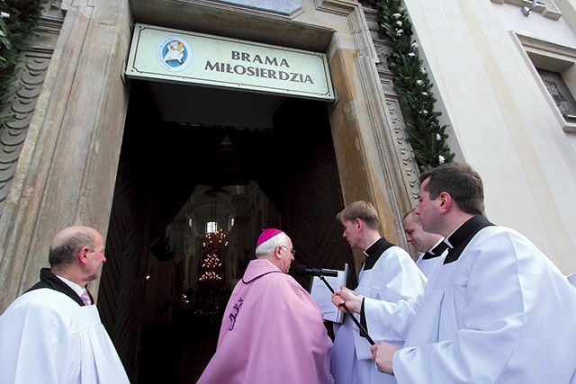  Uroczystościom w katedrze przewodniczył bp Andrzej F. Dziuba 