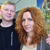  Jarek i Iwona – na nowo odkryli, czym jest miłość.  – Kim jest miłość – poprawiają