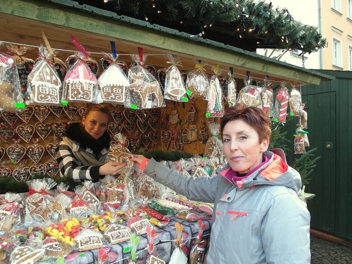 Szopka i jarmark świąteczny na rynku w Gliwicach