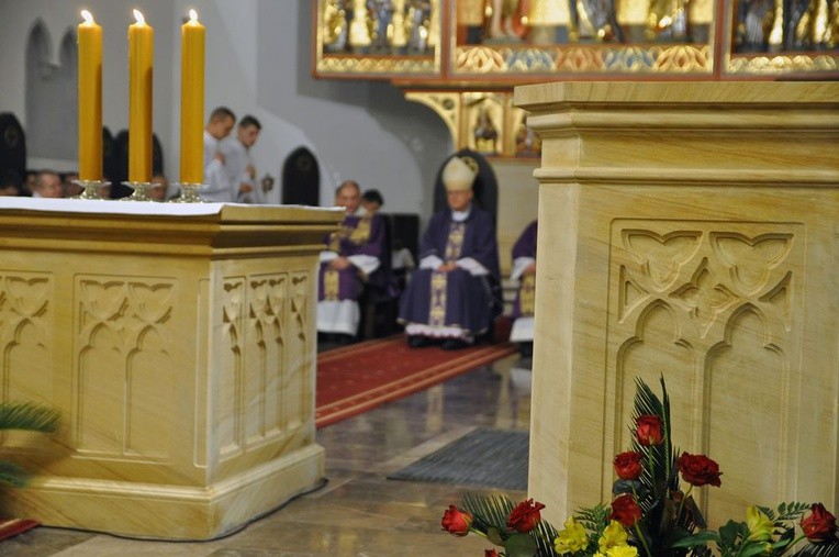 Poświęcenie ołtarza w katedrze