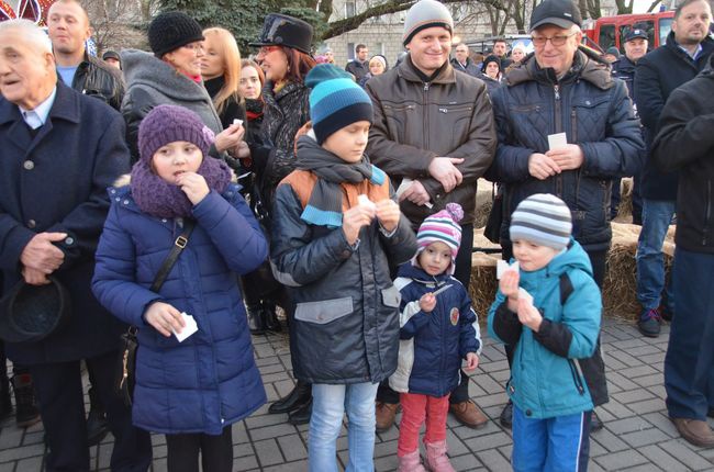 Świąteczne spotkanie na placu