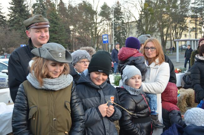 Świąteczne spotkanie na placu