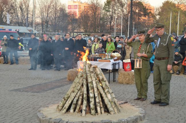 Świąteczne spotkanie na placu