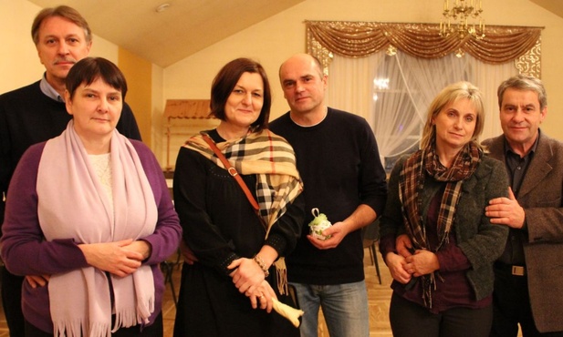 Od lewej: Izabela i Zdzisław (35 lat razem), Bożena i Grzegorz (25 lat) oraz Marta i Ryszard (30 lat) - małżeństwa Bogiem silne