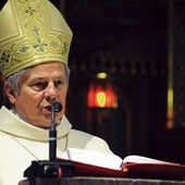 „Na czas korzystania z darów duchowych Kościoła z serca błogosławię” – kończy swój dokument bp Henryk Tomasik