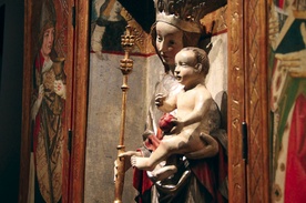 Ikoną wystawy jest Madonna z Dzieciątkiem z Knurowa