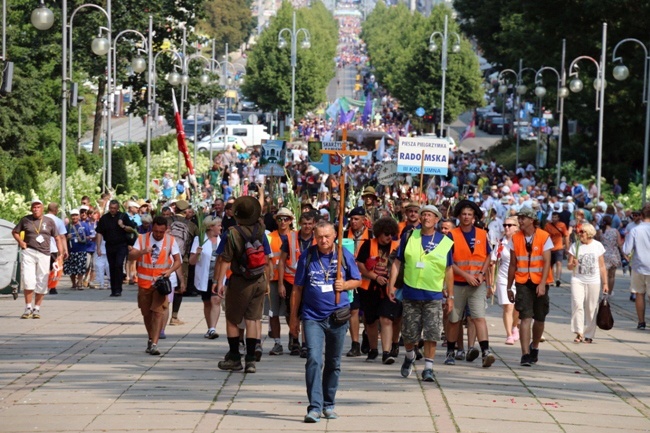 2015.08.13 - MD - Na Jasną Górę dotarła kolejna pielgrzymka diecezji radomskiej