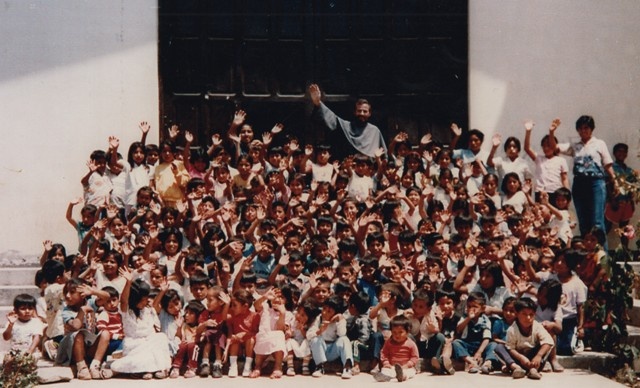 O. Michał z dziećmi w Pariacoto
