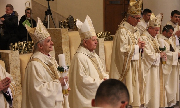 Biskupi od roku i od 18 lat