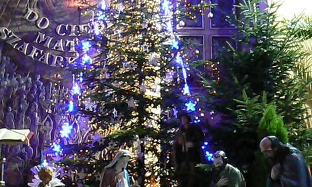 Dekoracja świąteczna w kosciele MB Nieustającej Pomocy w Tarnobrzegu 