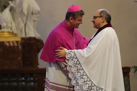 Gratulacje nowemu zwierzchinkowi cieszyńskiej diecezji złożył także bp Roman Pindel