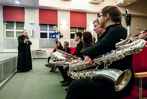 Bp Gerard zachęcał saksofonistów, by wzorem niemieckich kolegów częściej grali na swoich instrumentach w kościołach