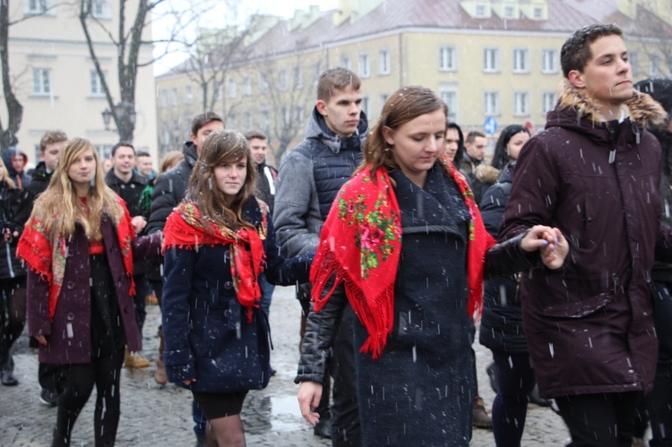 Polonez maturzystów w Łowiczu