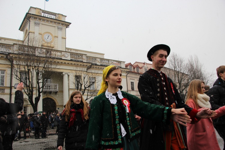 Polonez maturzystów w Łowiczu