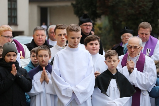 Ostatnie pożegnanie śp. ks. kan. Karola Psurka