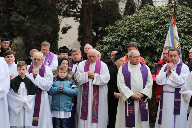 Ostatnie pożegnanie śp. ks. kan. Karola Psurka