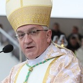 Abp Migliore: Ordynariat polowy ma bronić człowieka