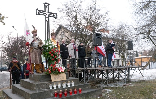 Apel Poległych przy Krzyżu Straceń styczniowych powstańców