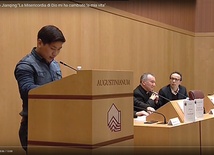 Zhang Agostino opowiedział swoją historię w czasie promocji wywiadu rzeki z papieżem Franciszkiem w Watykanie. Słuchało go 200 dziennikarzy z całego świata. Siedzący obok Roberto Benigni, słynny komik, oraz kard. Parolin, sekretarz stanu, byli poruszeni jego świadectwem