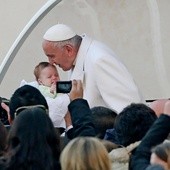 Papież: Embriony to nie "materiał do wyrzucenia"