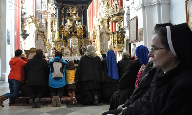 Zapach powołania, czyli z poczty za furtę