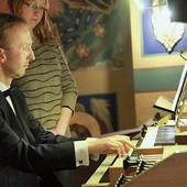  Prof. Ireneusz Wyrwa przed poświęceniem dał recital ukazujący olbrzymie możliwości instrumentu