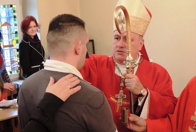 Bierzmowanie w cieszyńskim Zakładzie Karnym