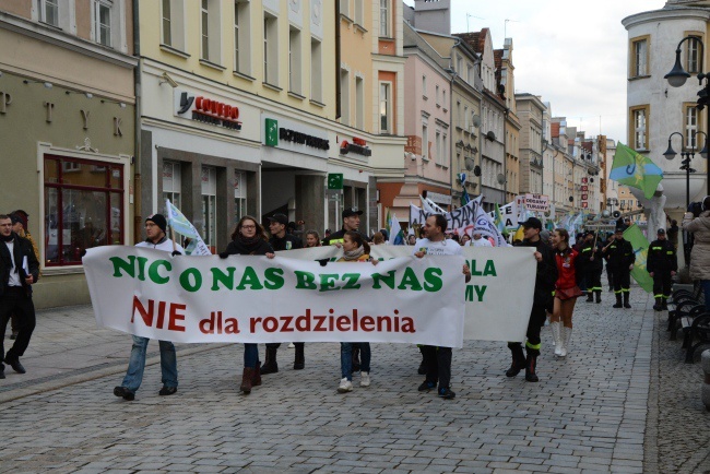 Manifestacja przeciw powiększeniu Opola