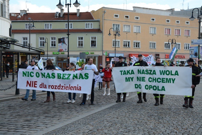 Manifestacja przeciw powiększeniu Opola