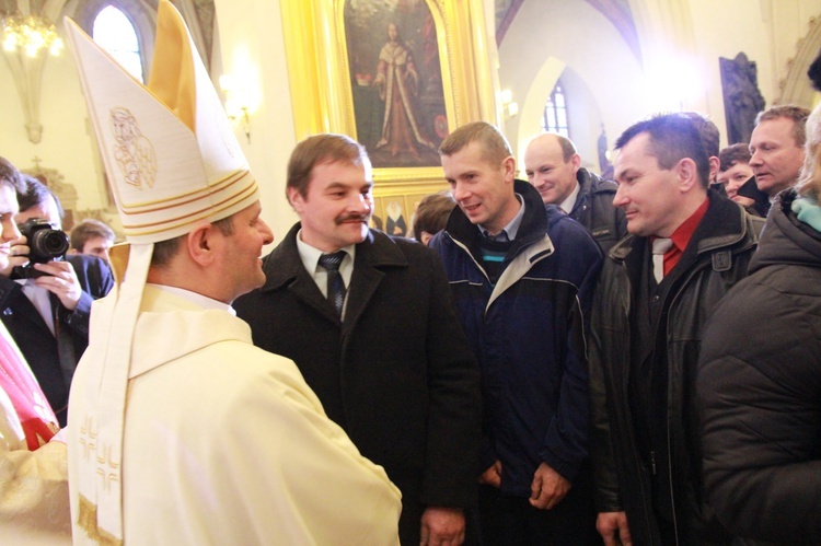 Święcenia biskupie ks. Leszkiewicza, cz. II. Goście i życzenia.