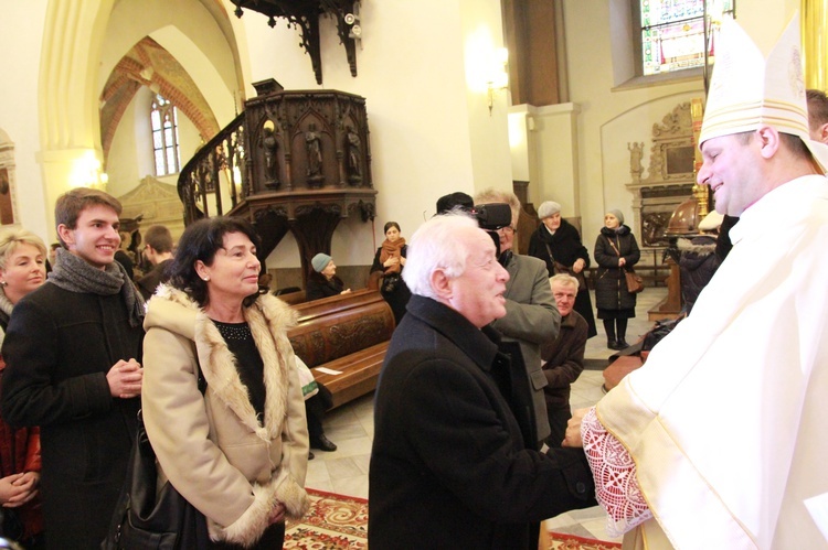 Święcenia biskupie ks. Leszkiewicza, cz. II. Goście i życzenia.