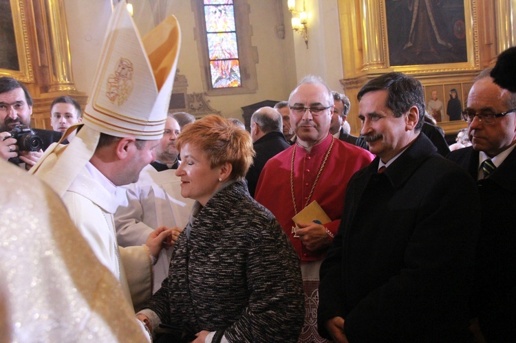 Święcenia biskupie ks. Leszkiewicza, cz. II. Goście i życzenia.