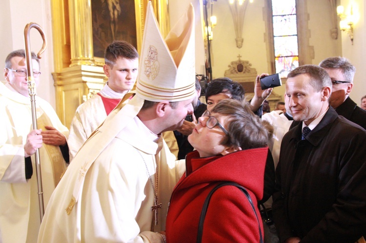 Święcenia biskupie ks. Leszkiewicza, cz. II. Goście i życzenia.