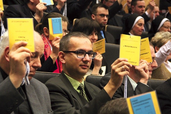 O specjalistach potrzebnych dziś w duszpasterstwie młodych rozmawiali członkowie synodu podczas dziewiątej sesji plenarnej