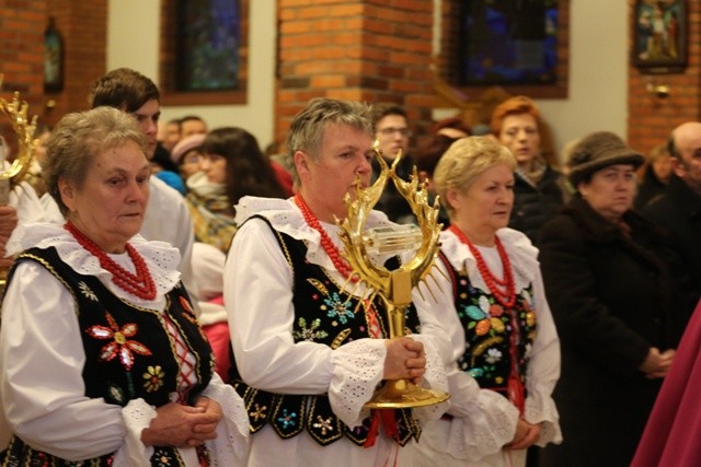 Parafianie w Sułkowicach-Łęgu uroczyście powitali relikwie Apostołów Bożego Miłosierdzia