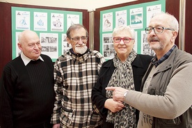 Część redakcyjnego składu „Na Rozstajach” (od lewej):  Piotr Gawrecki, Witold Forkiewicz, Gertruda Samerek i Ryszard Balewski