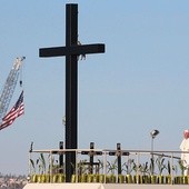 Przy krzyżach ustawionych na granicy meksykańsko-amerykańskiej Franciszek modlił się za tych, którzy zginęli w tym miejscu. Po Mszy św. papież odwiedził więzienie w Ciudad Juárez