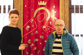  Organizatorzy wystawy przy koronach MB Skoczowskiej
