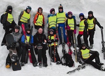 Obóz narciarski ks. Dominik Dryja (trzeci z lewej w dolnym rzędzie) zorganizował już nie pierwszy raz 