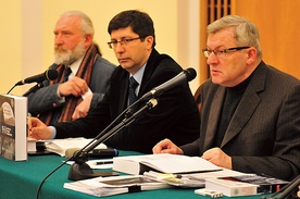  Maciej Sobieraj (pierwszy z prawej) podczas spotkania na KUL