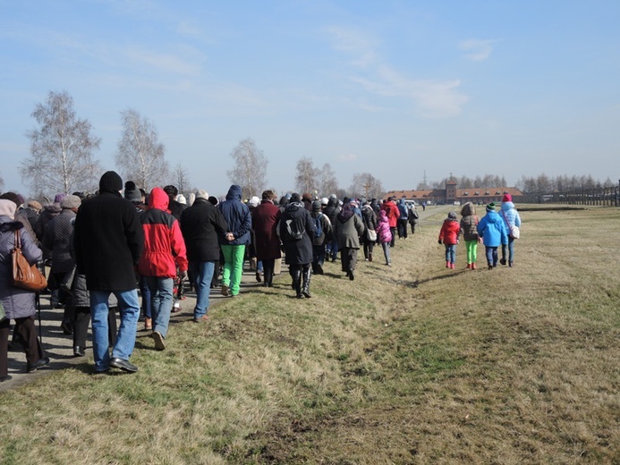 Droga Krzyżowa na terenie KL Auschwitz-Birkenau