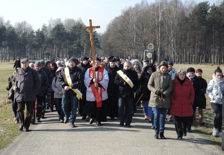 Droga Krzyżowa na terenie KL Auschwitz-Birkenau