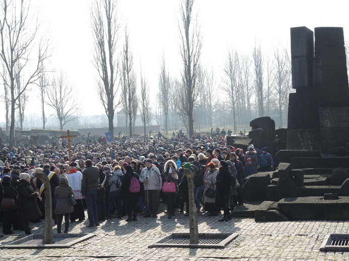 Droga Krzyżowa na terenie KL Auschwitz-Birkenau