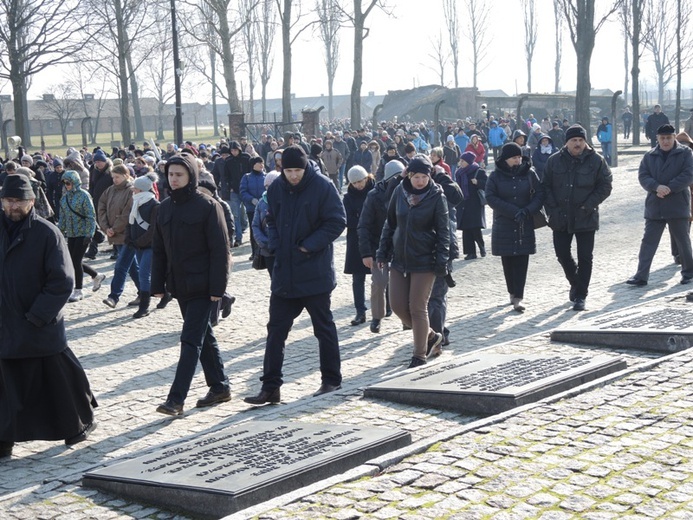 Droga Krzyżowa na terenie KL Auschwitz-Birkenau