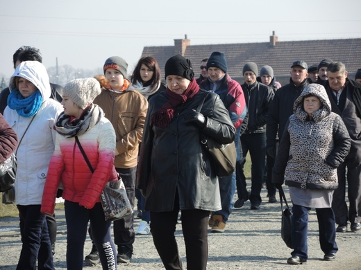 Droga Krzyżowa na terenie KL Auschwitz-Birkenau