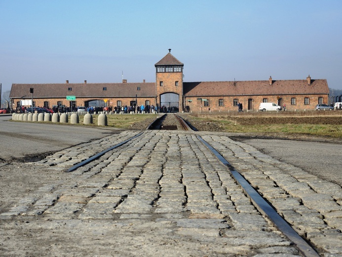 Droga Krzyżowa na terenie KL Auschwitz-Birkenau