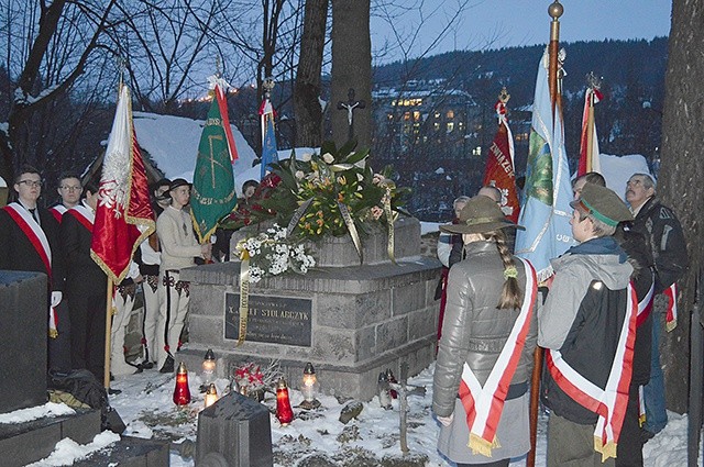  Spoczywa na zakopiańskim cmentarzu na Pęksowym Brzyzku. To m.in. tam odbyły się uroczystości rocznicowe 