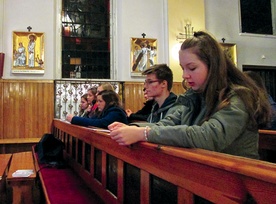 Comiesięczna modlitwa w intencji Światowych Dni Młodzieży i projektu MAGIS 2016 w jezuickiej parafii w Bytomiu