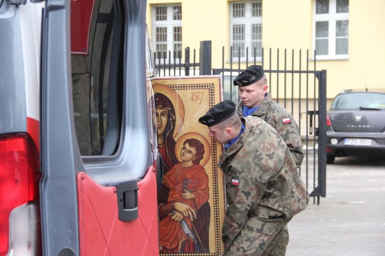 Znaki ŚDM u żołnierzy w Żaganiu