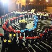 Nocą utworzyli żywe logo ŚDM